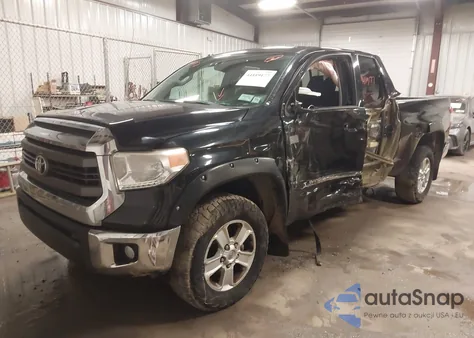 2015 Toyota Tundra Sr 5.7L V8 z USA, uszkodzony, nr VIN 5TFUY5F10FX453509
